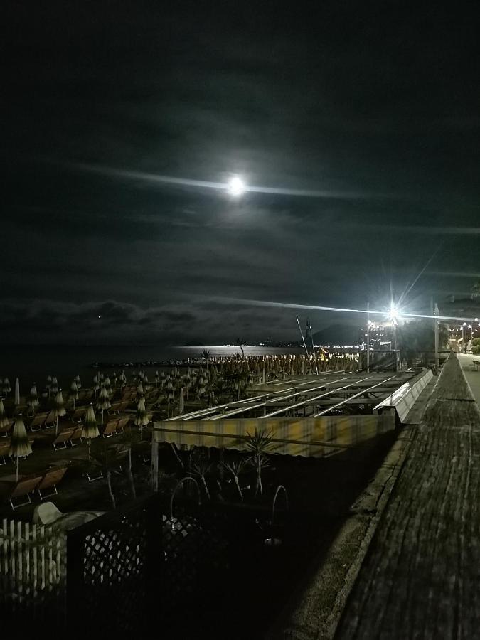 Appartamento Loano Climatizzato Mt 650 Dal Mare Kültér fotó